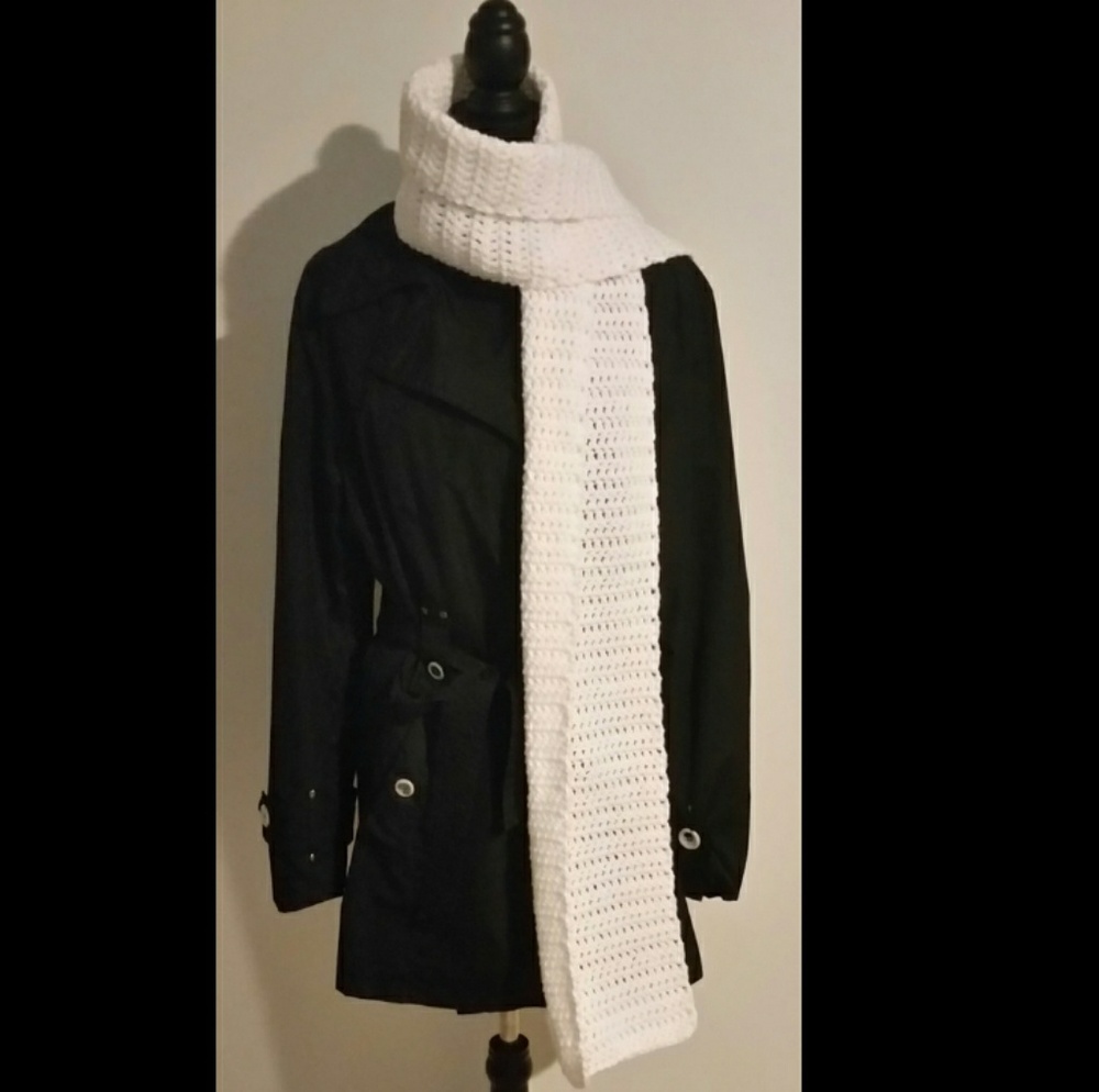 Handmade Off White Unisex Crocheted Scarf